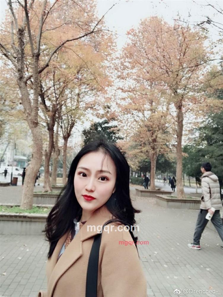 伤心的花朵的第4张照片