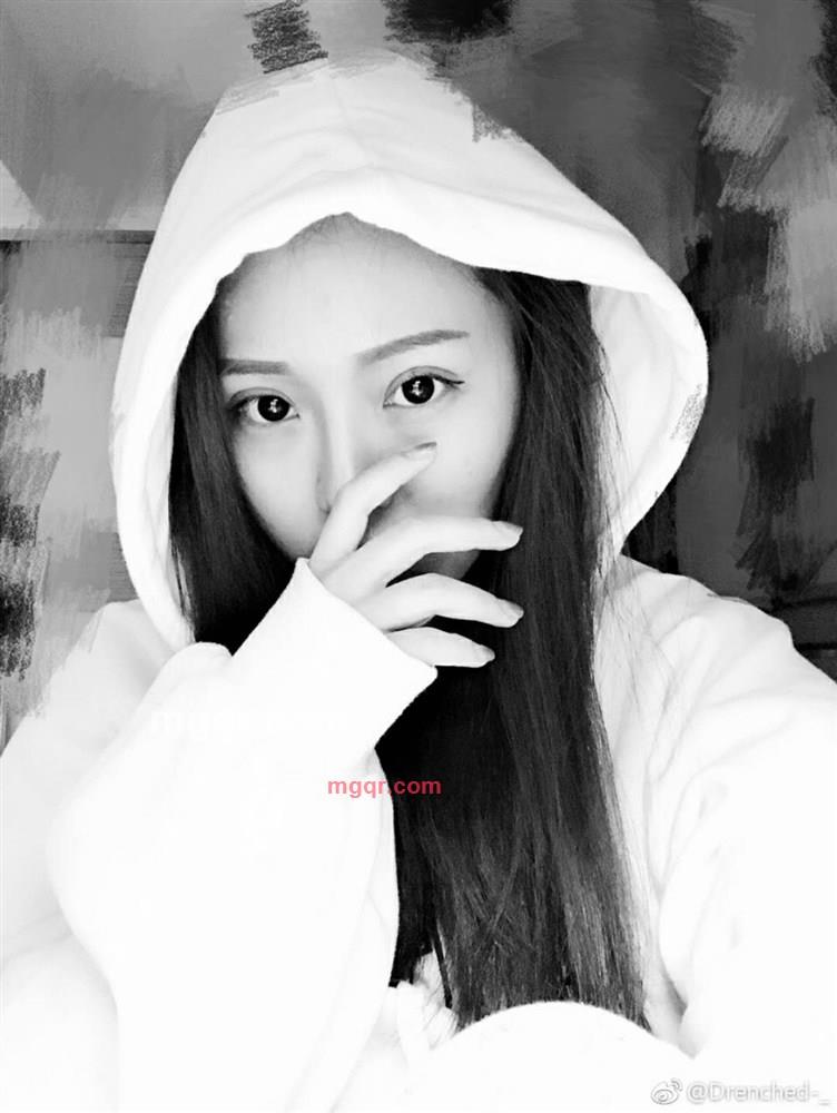 伤心的花朵的第3张照片