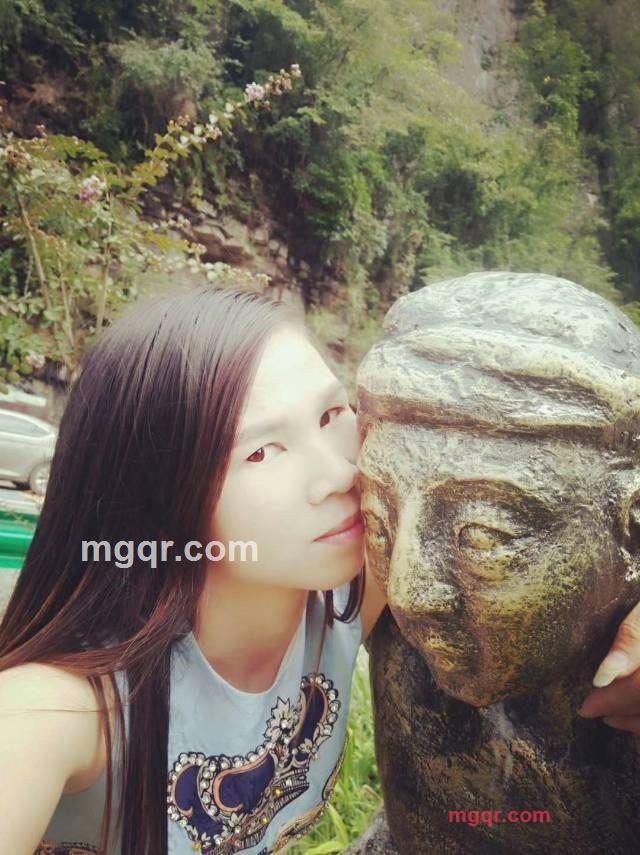 爱美女子的第1张照片