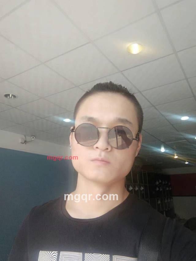 假男人??的第1张照片