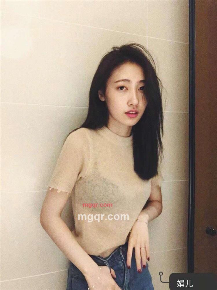 轻眯笑弯眼的第2张照片