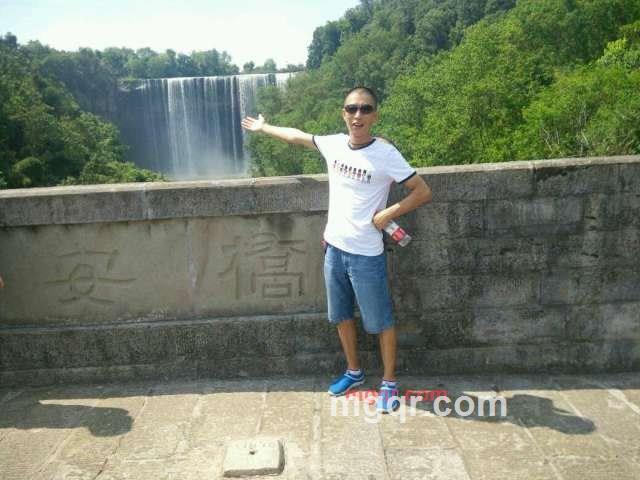 在一起的第2张照片