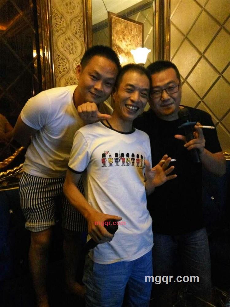 在一起的第1张照片