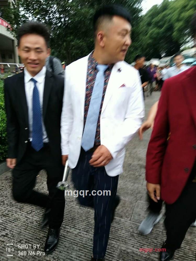 这款风衣的第1张照片