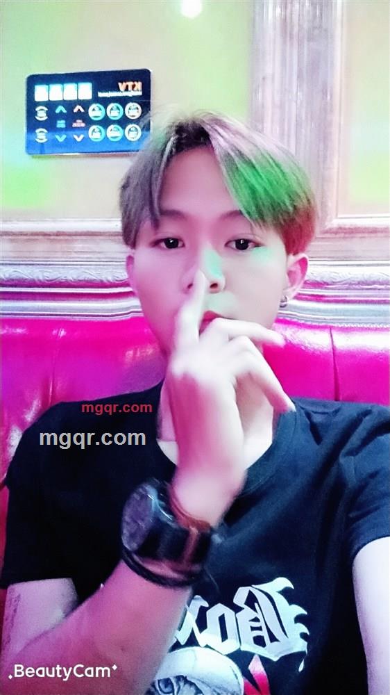 中分男生的第1张照片