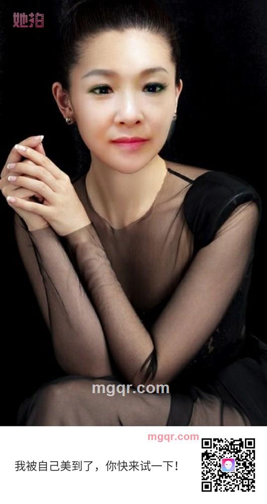 一个人吐烟圈的第4张照片