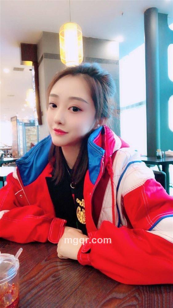 奇怪的小姐姐??的第3张照片