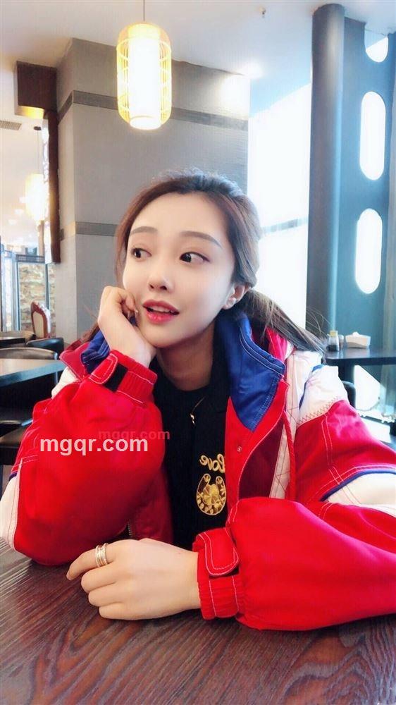 奇怪的小姐姐??的第2张照片