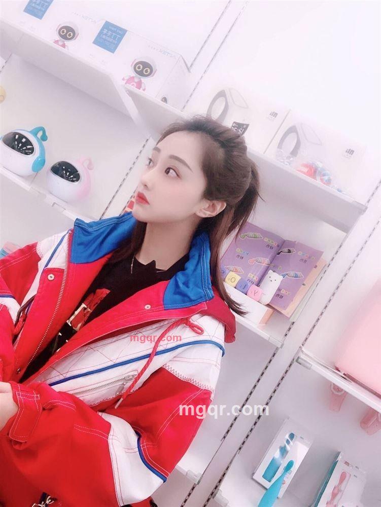 奇怪的小姐姐??的第5张照片