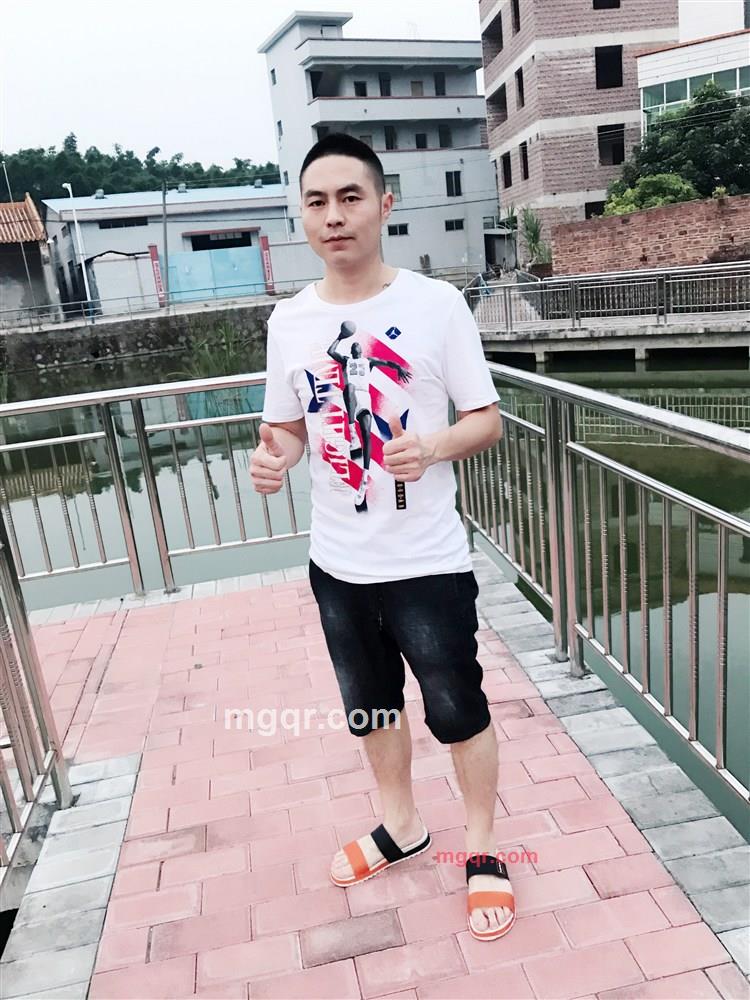 低头看下面的第1张照片