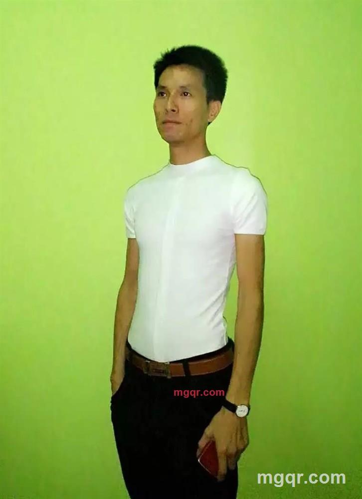 顶天立地的第1张照片