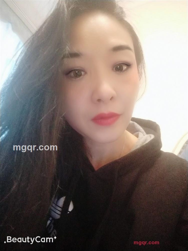 一个人吐烟圈的第2张照片