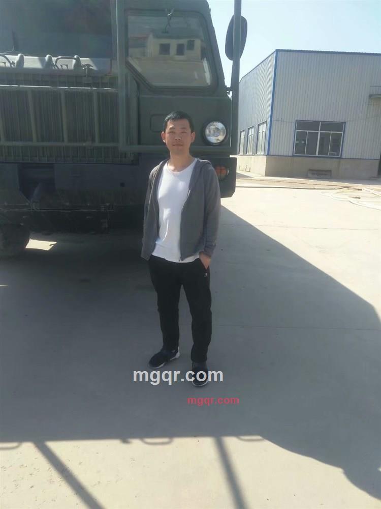 忧伤般的男人的第2张照片