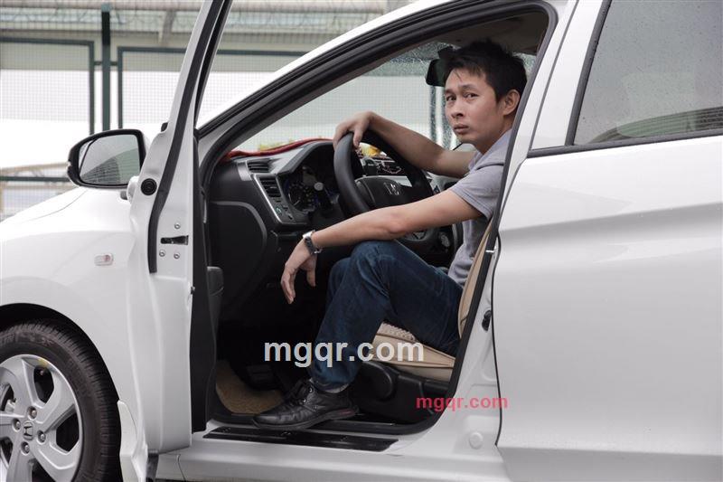 夜里很孤单的第1张照片