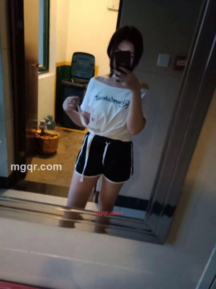 素颜的小可爱的第2张照片