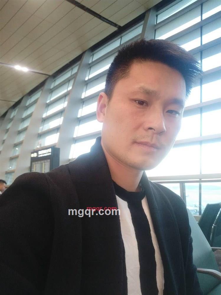 待装的夜的第1张照片