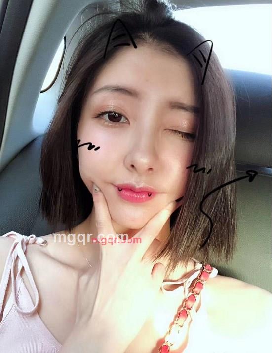 少女的朝思暮想的第1张照片