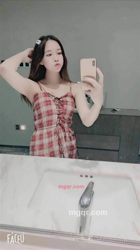 淘气的小猫的第2张照片