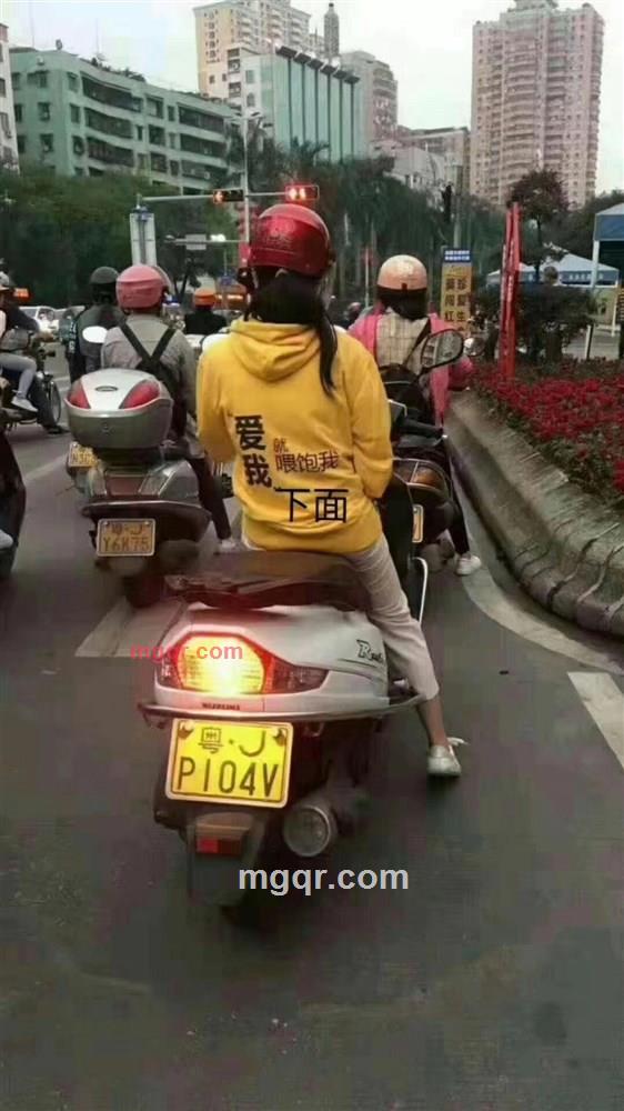 充满诱惑的黑夜的第1张照片