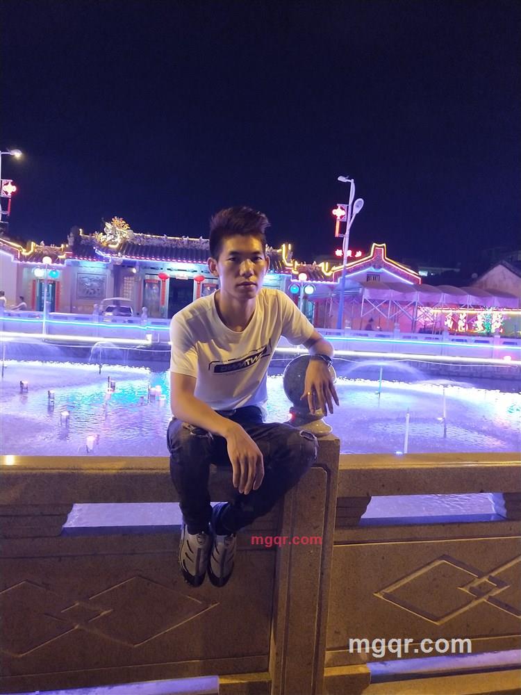 与你夜里的激情的第1张照片