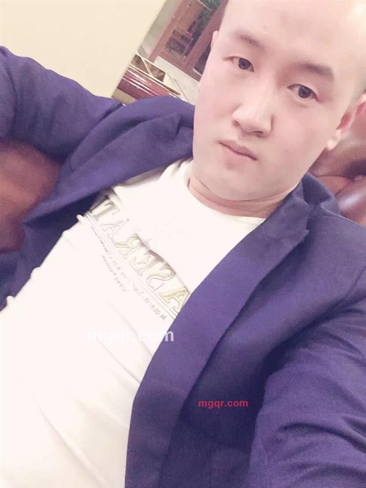 如此耀眼的男人的第1张照片