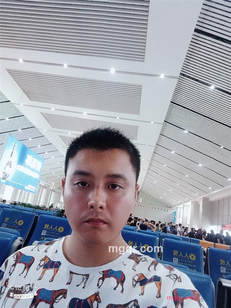 虚幻的男人的第1张照片