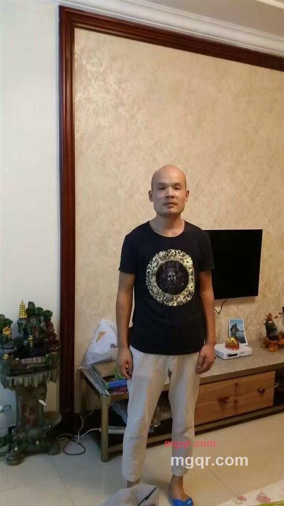 华野男子的第2张照片