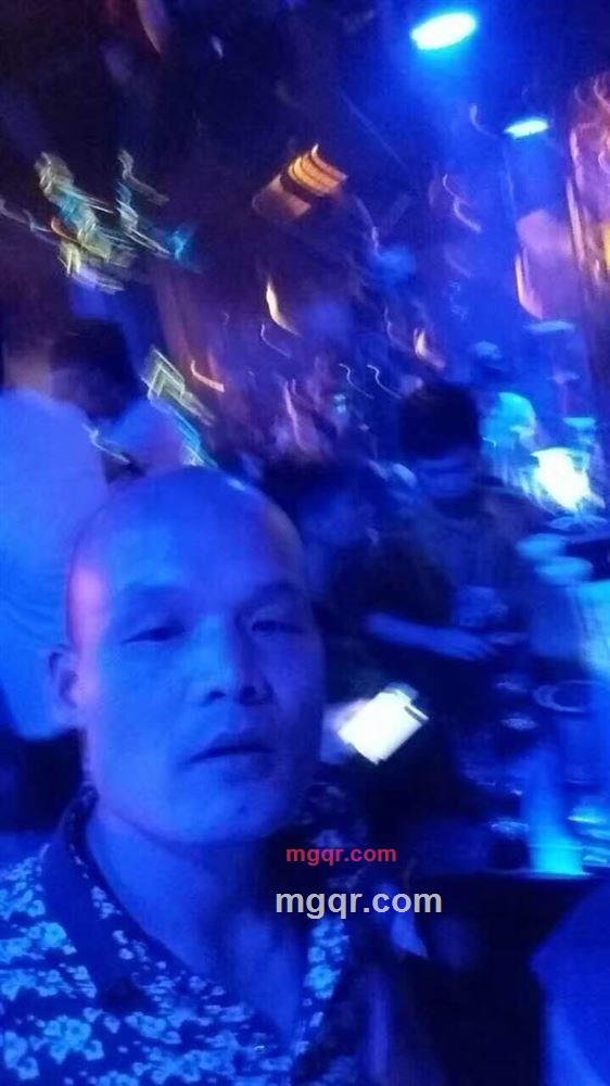 华野男子的第1张照片