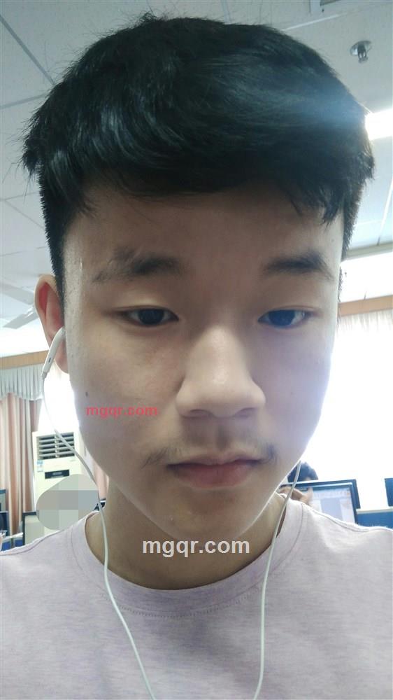 一个漂亮的男孩的第1张照片