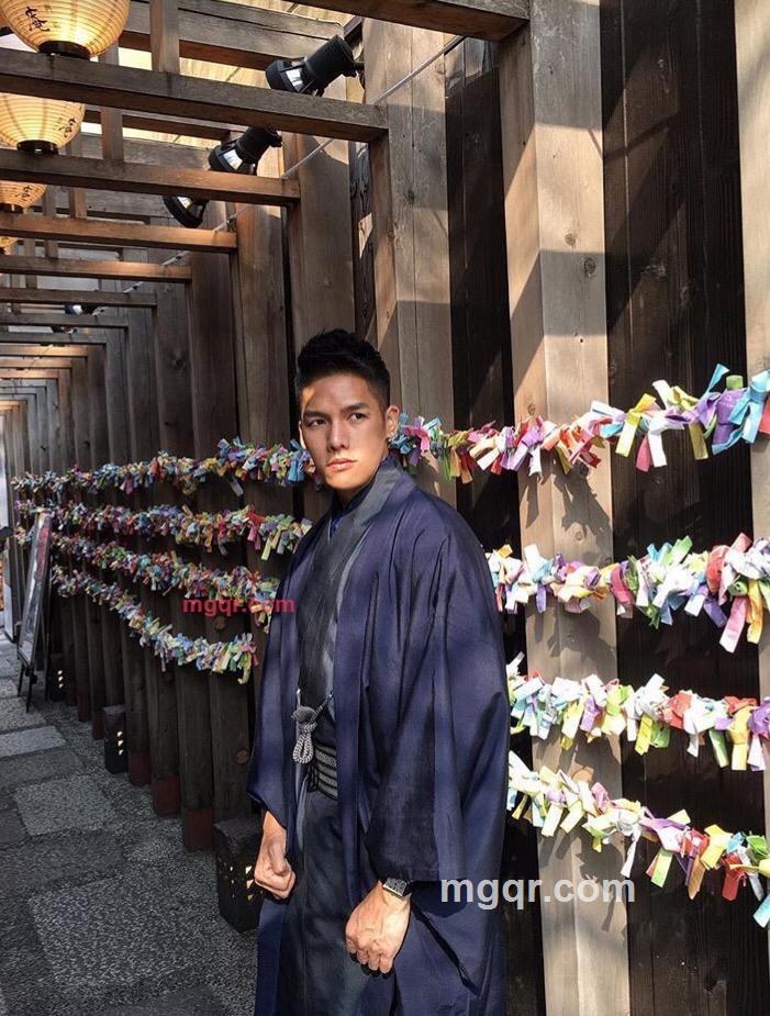 路边的 忘忧草的第1张照片