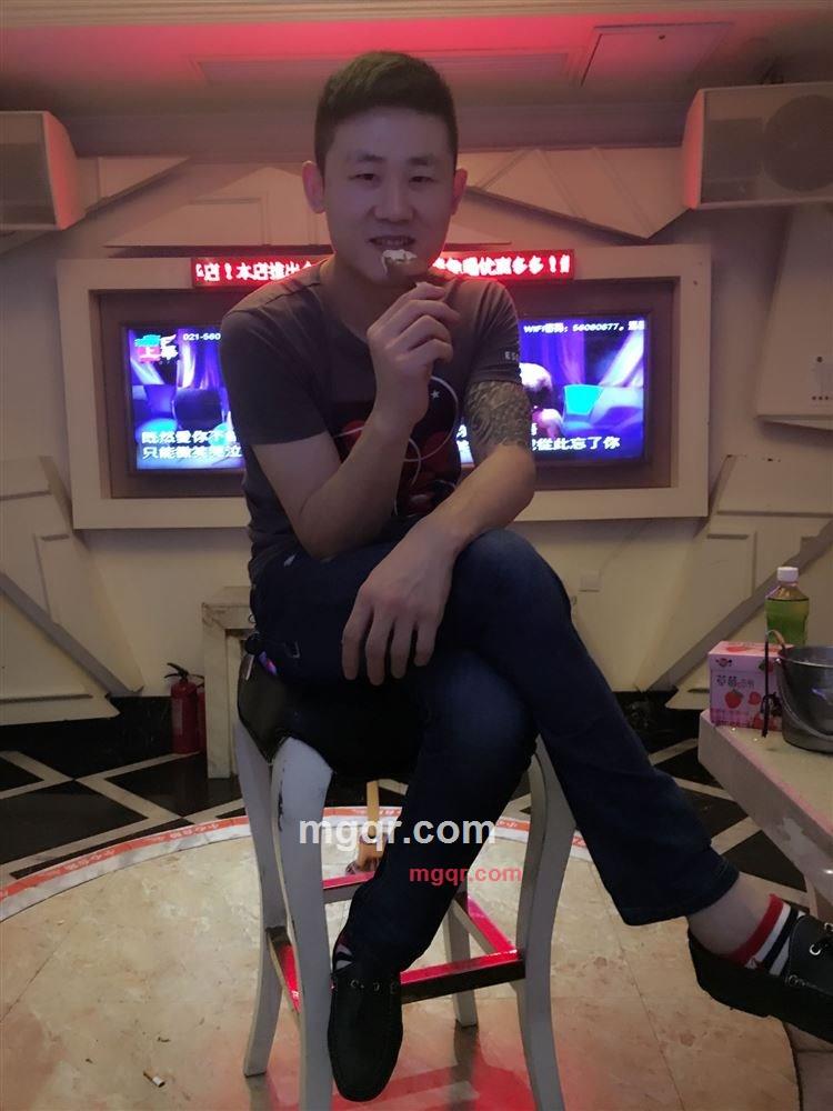 再吻我吧的第3张照片