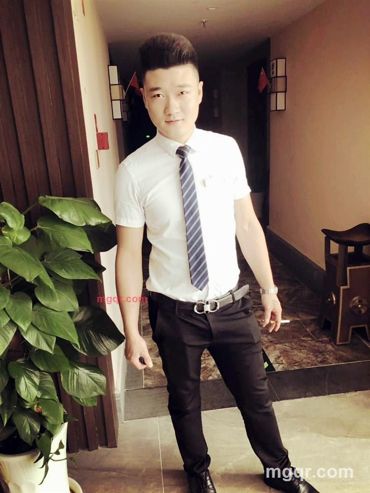 迎风奔跑的少年的第4张照片