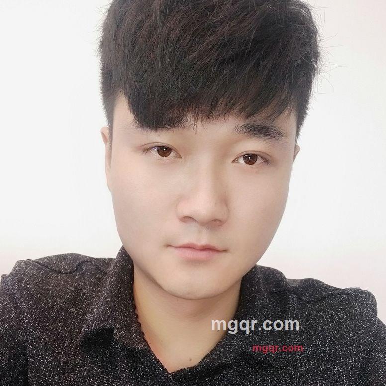 迎风奔跑的少年的第1张照片