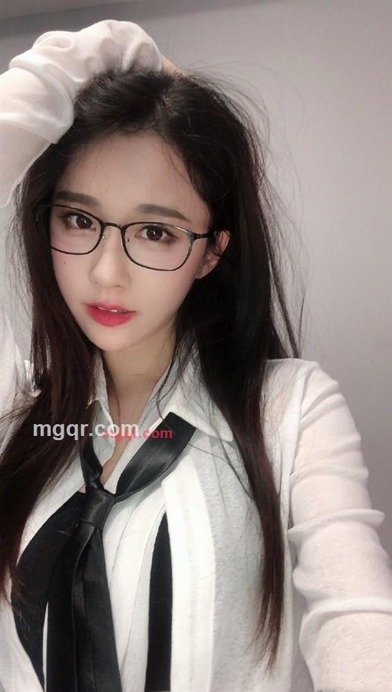 别致的小女孩的第3张照片