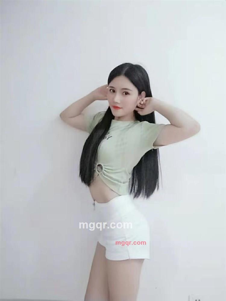 爱吃糖的小女孩的第3张照片