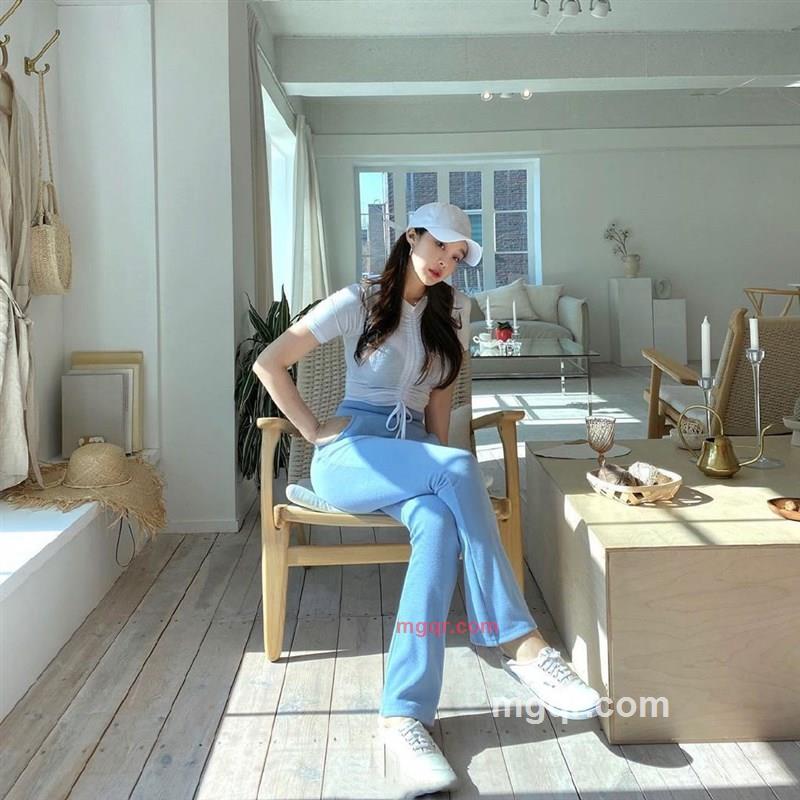 不动声色的小女人的第2张照片