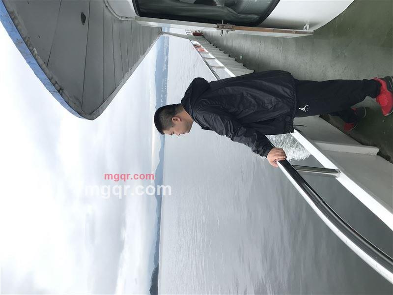 爱上了烟的第1张照片