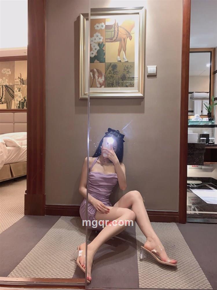 Alone的第1张照片