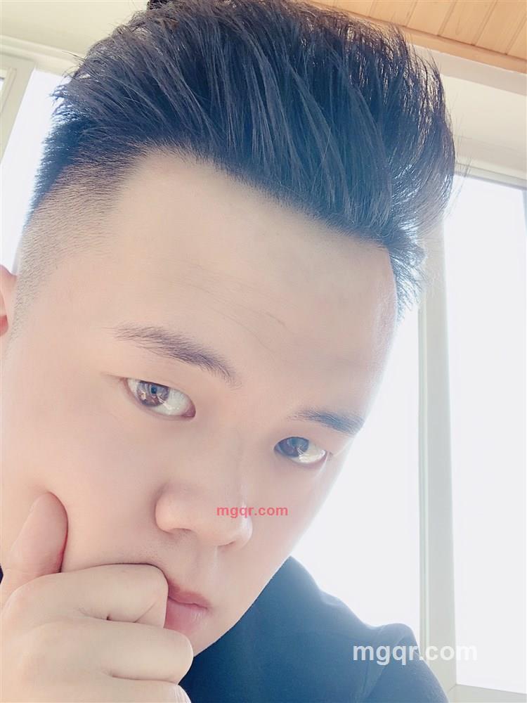 身高一米八外带双下巴的第1张照片