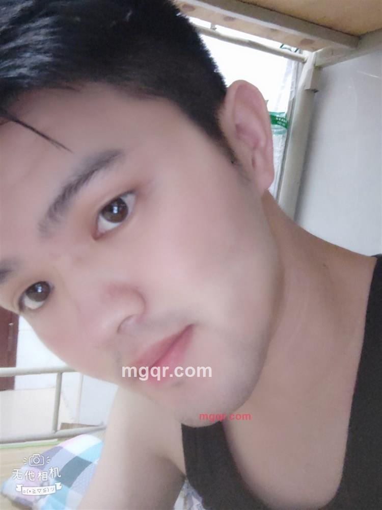 开心的小黑的第1张照片