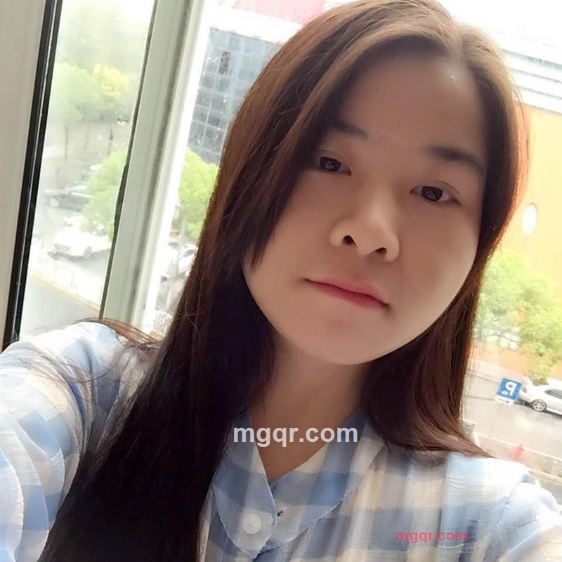 落叶的梧桐的第1张照片