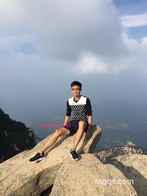 夏日夏云的第1张照片