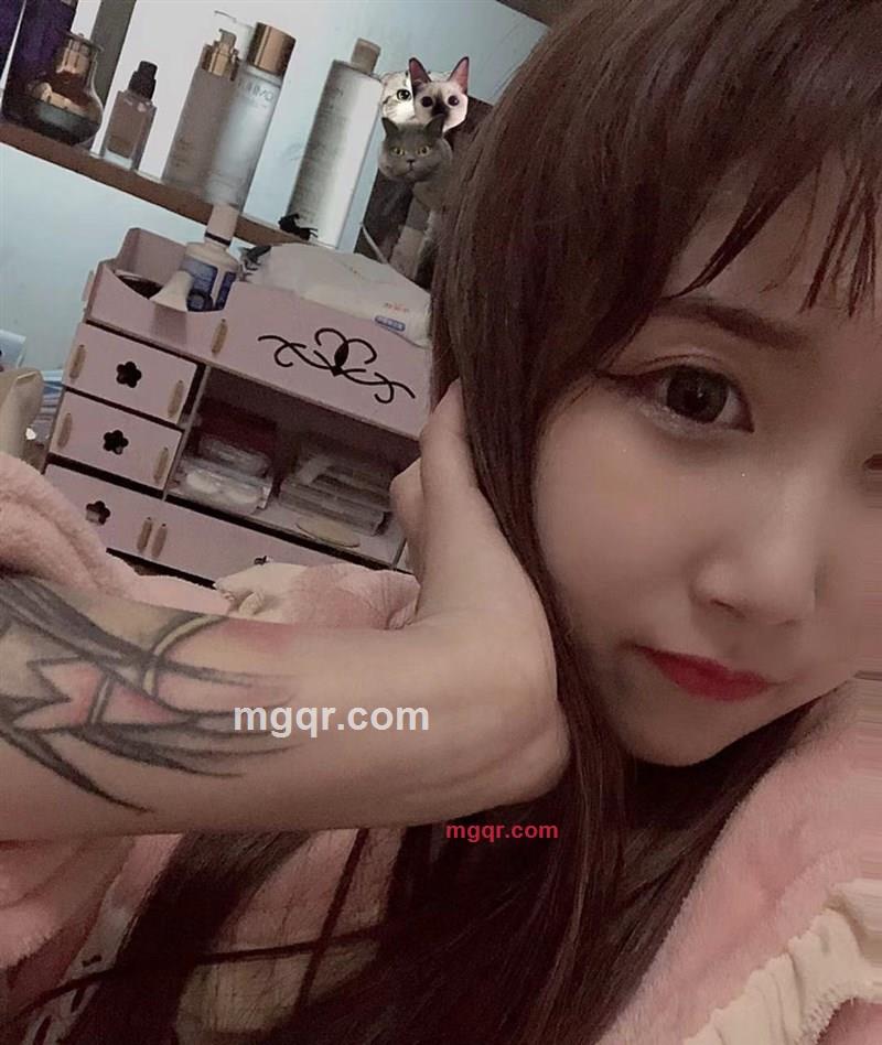 你比月亮温柔的第3张照片