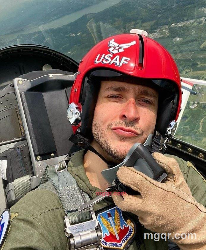 Long AoTian的第2张照片