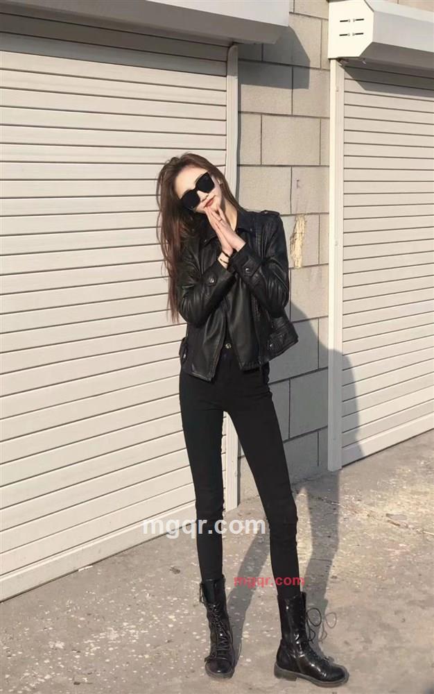 黑丝配奶茶的第2张照片