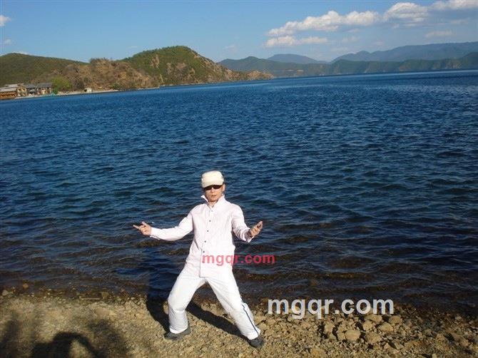 阳光灿的第1张照片