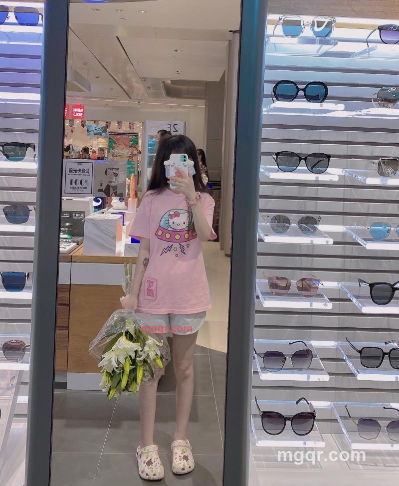 Flora的第3张照片