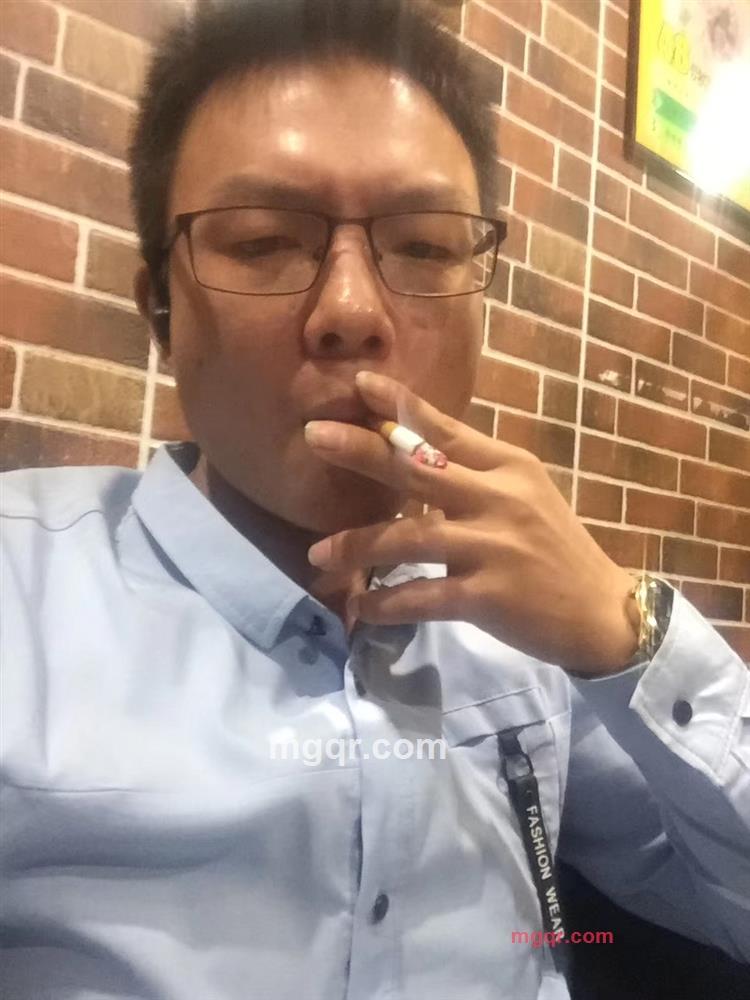 等待一个她的第1张照片