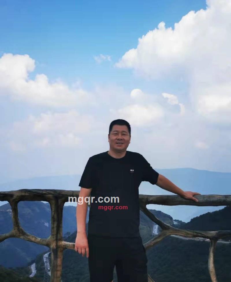 爱车的男人的第2张照片