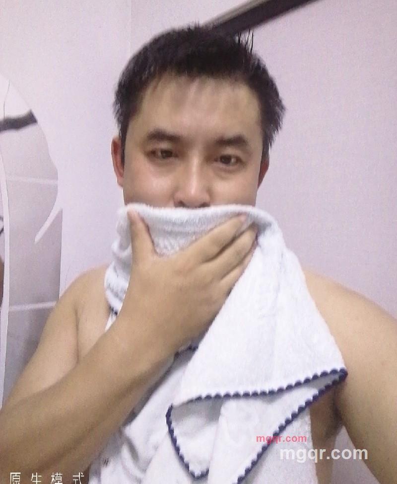 灯下夜读的第1张照片